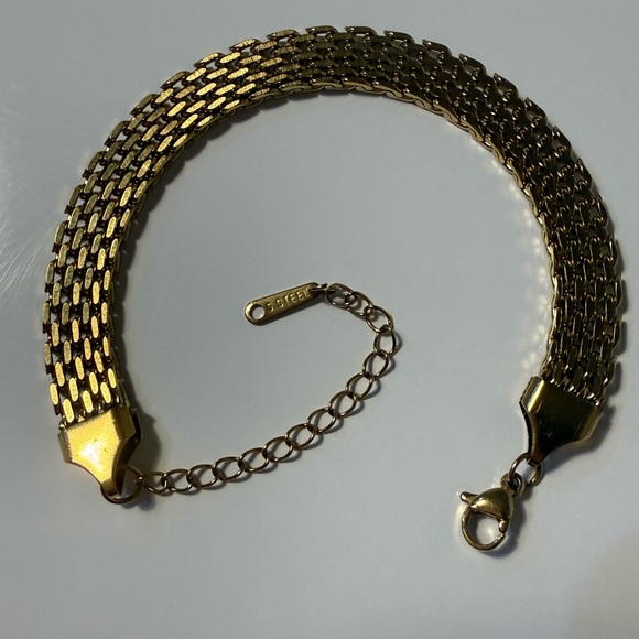 Elegant 18K Gold Chain Bracelet 
Stainless Steel Bracelet - Picture 3 of 14